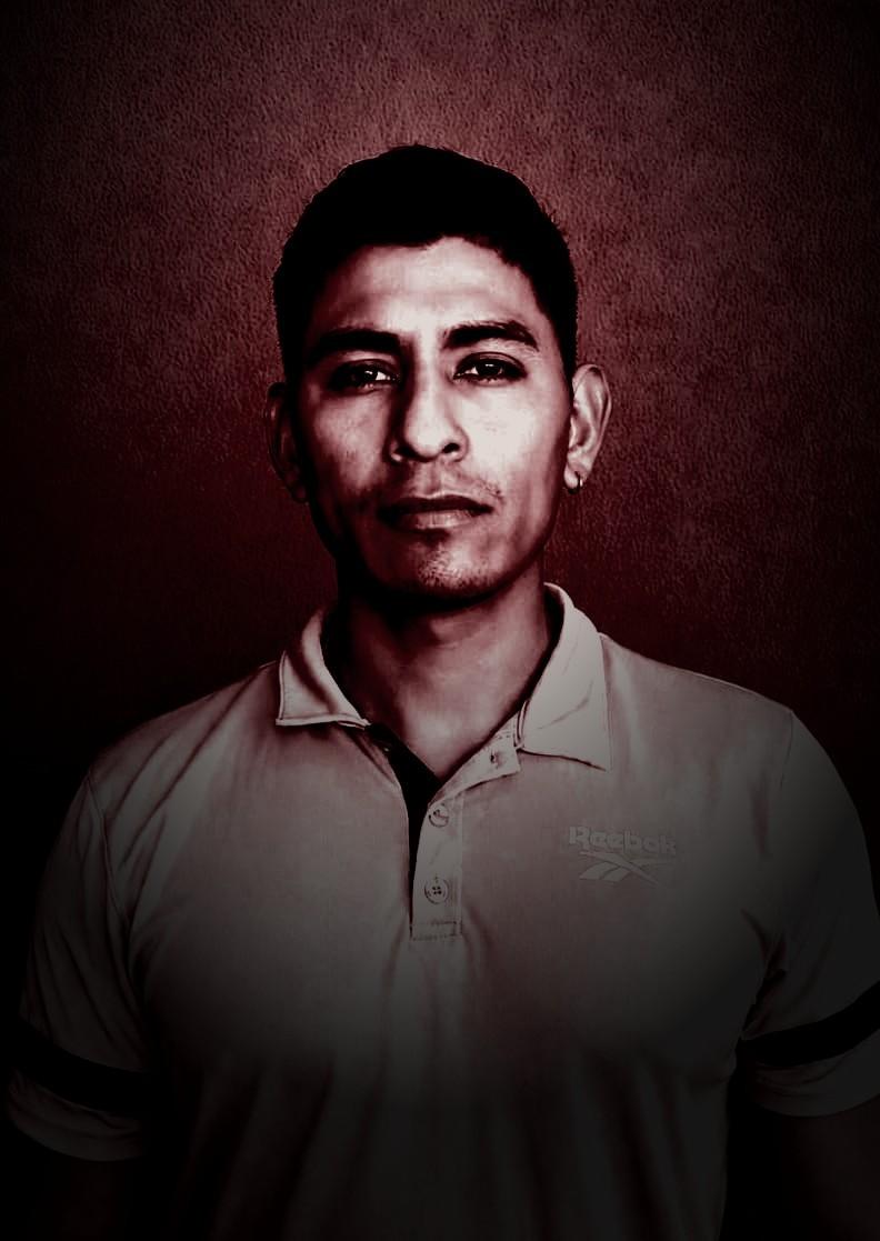 Retrato de Memo Zayas, entrenador personal, con la mirada al frente